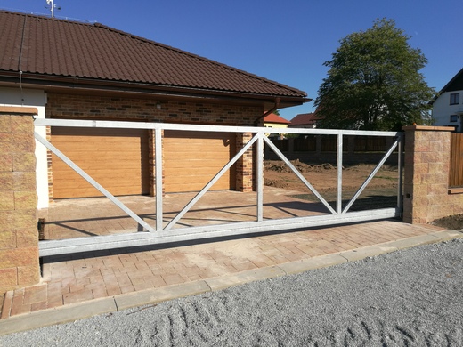 Pohony, brány, kovovýroba